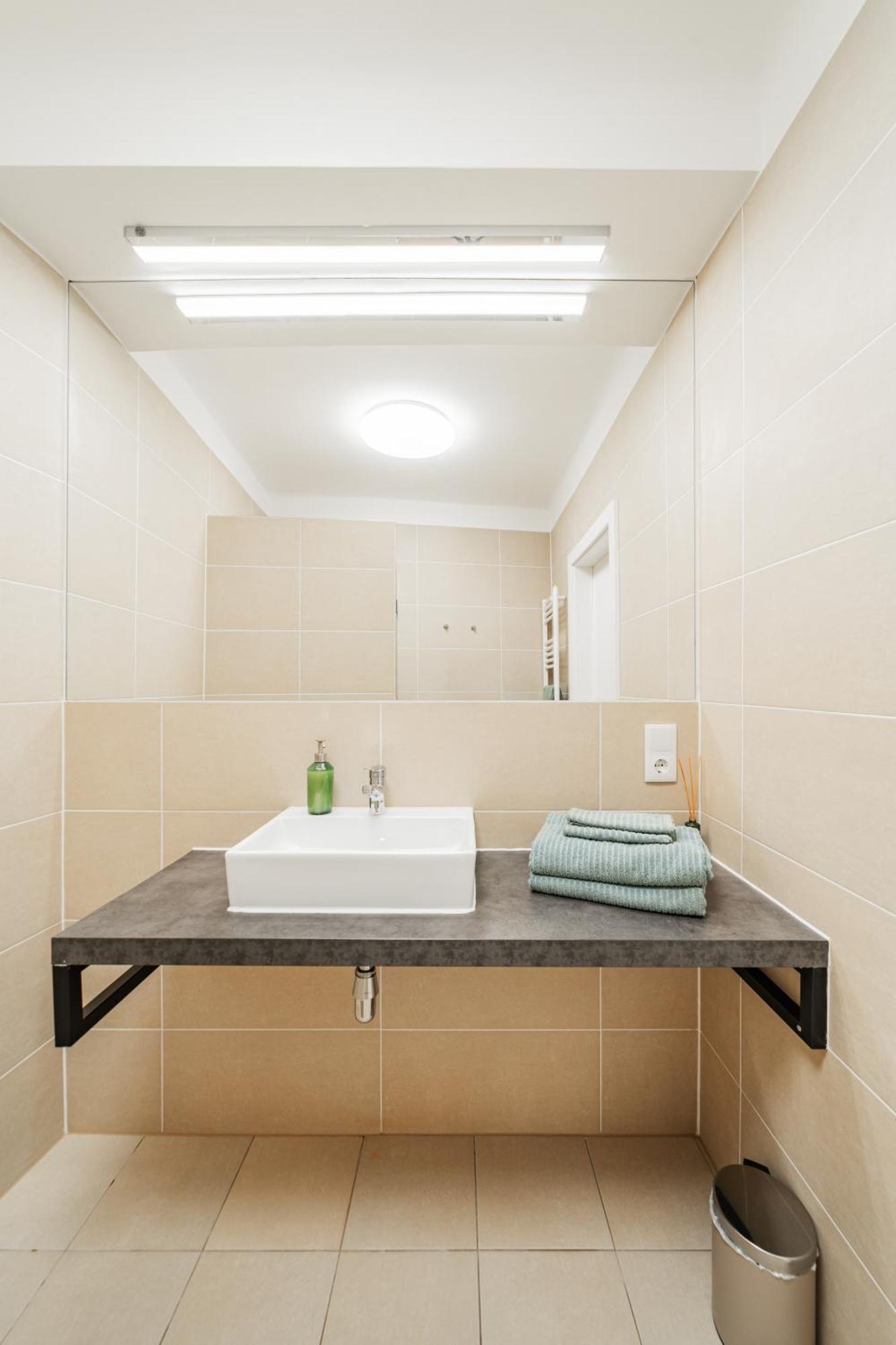 וינה Central 60M2 Suite 10 Min Walk From Main Station מראה חיצוני תמונה